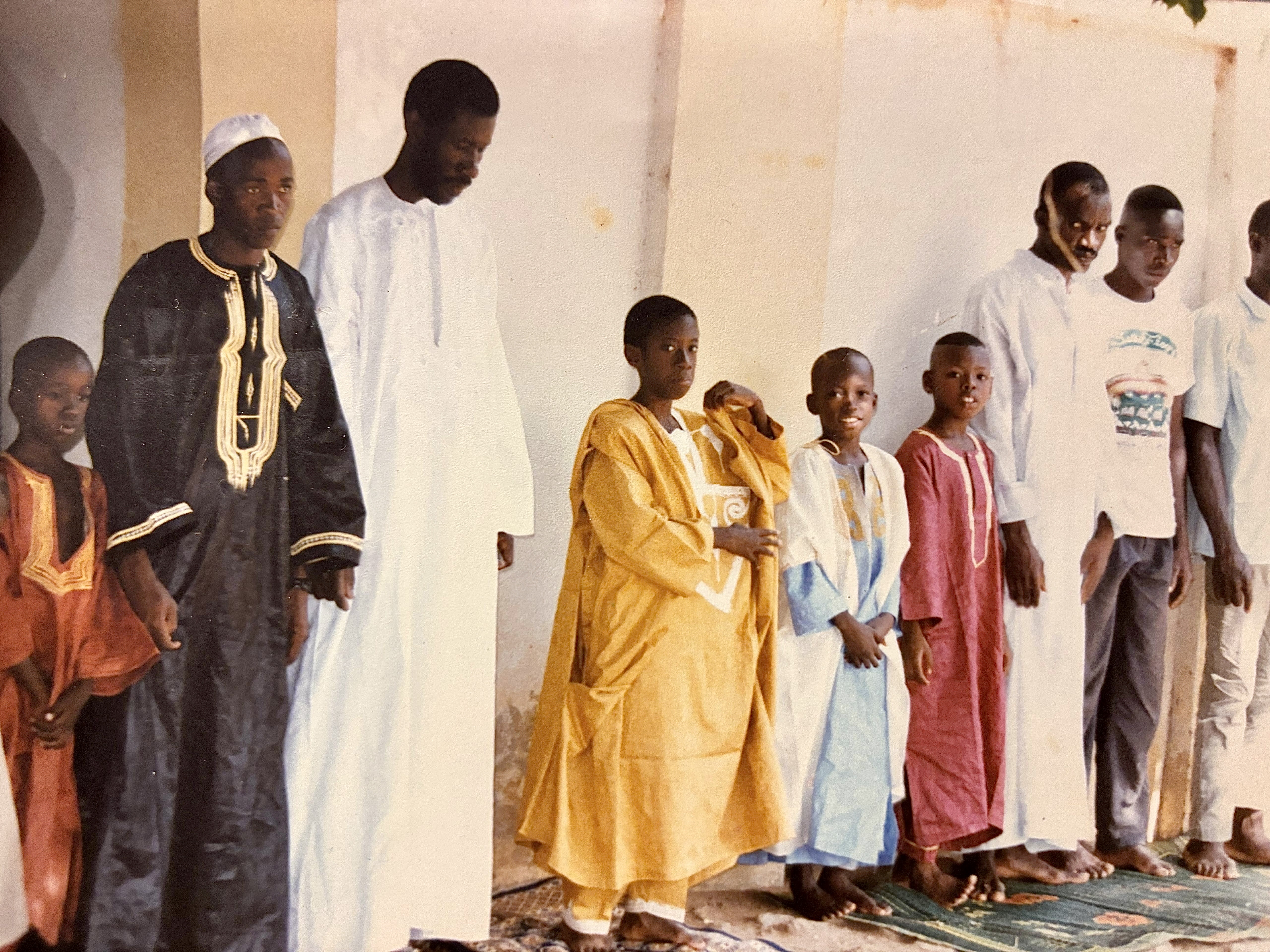 Avec son fils ainé lors de la prière de l'Eid el Kebir à Bouaké en 1992