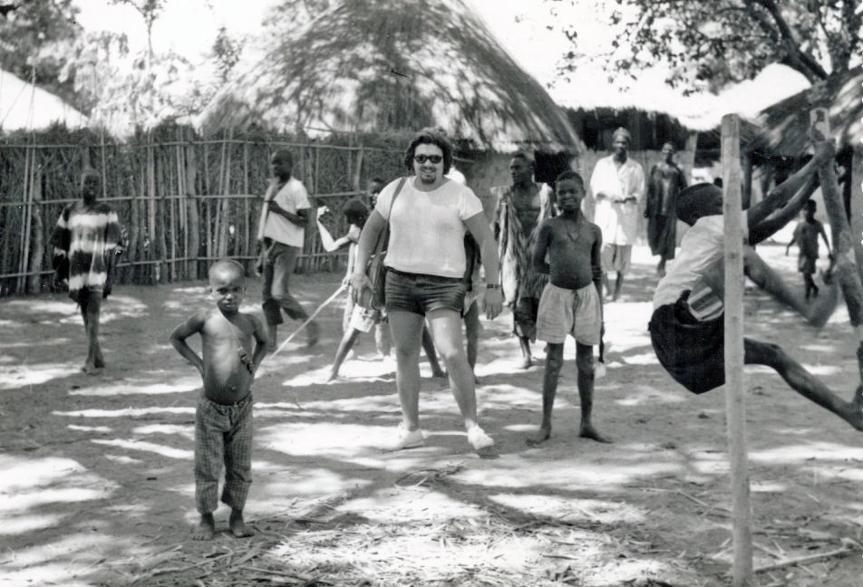 Serge en tournée dans un village de Casamance en 1973